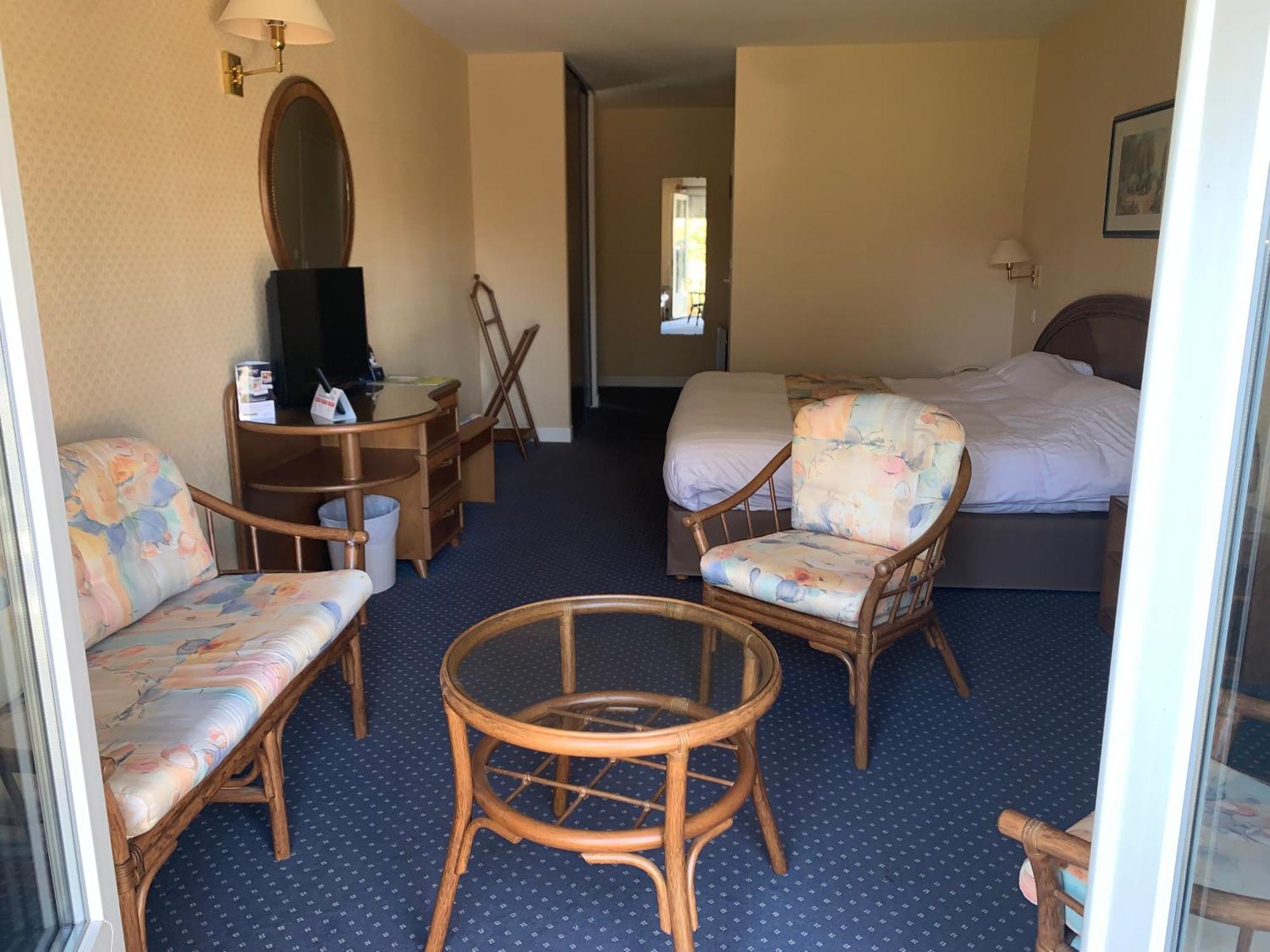 Logis Hotel Du Pont Neuf Le Veurdre Εξωτερικό φωτογραφία