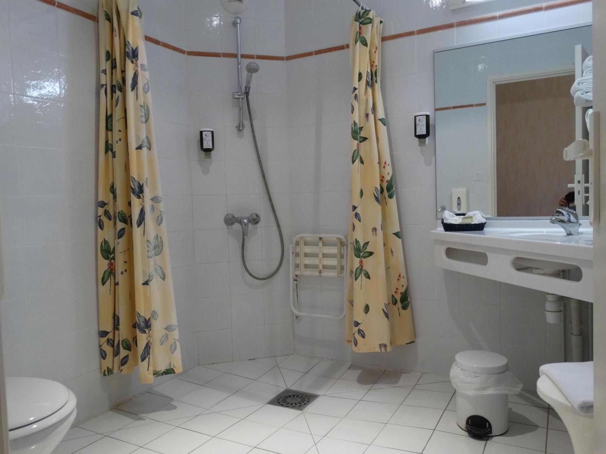 Logis Hotel Du Pont Neuf Le Veurdre Εξωτερικό φωτογραφία