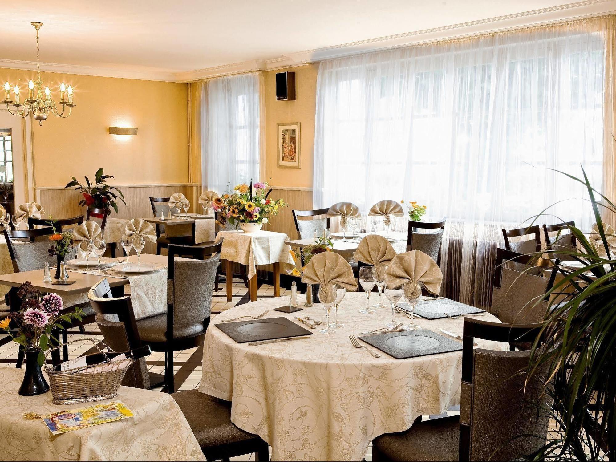 Logis Hotel Du Pont Neuf Le Veurdre Εξωτερικό φωτογραφία