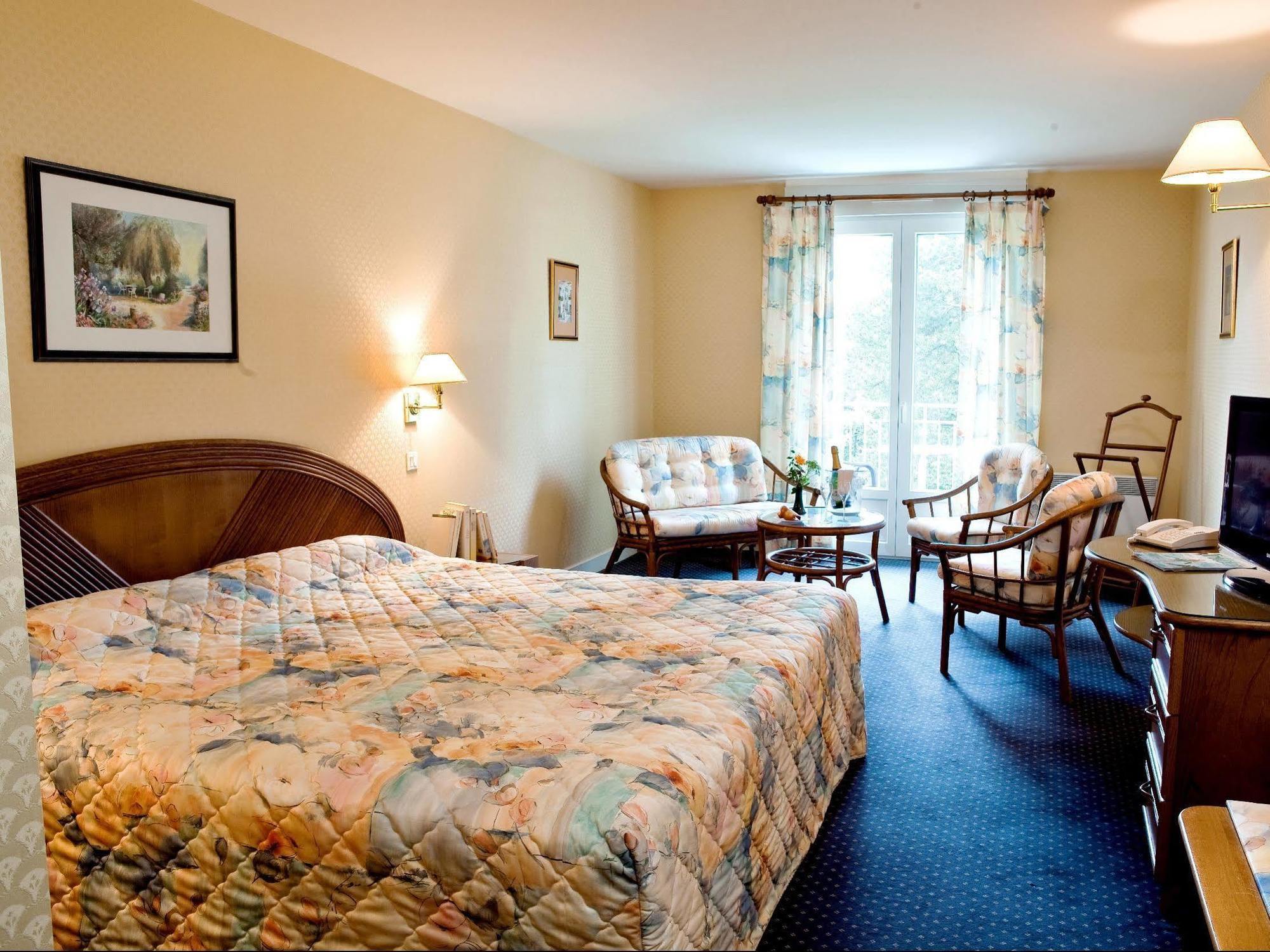 Logis Hotel Du Pont Neuf Le Veurdre Εξωτερικό φωτογραφία