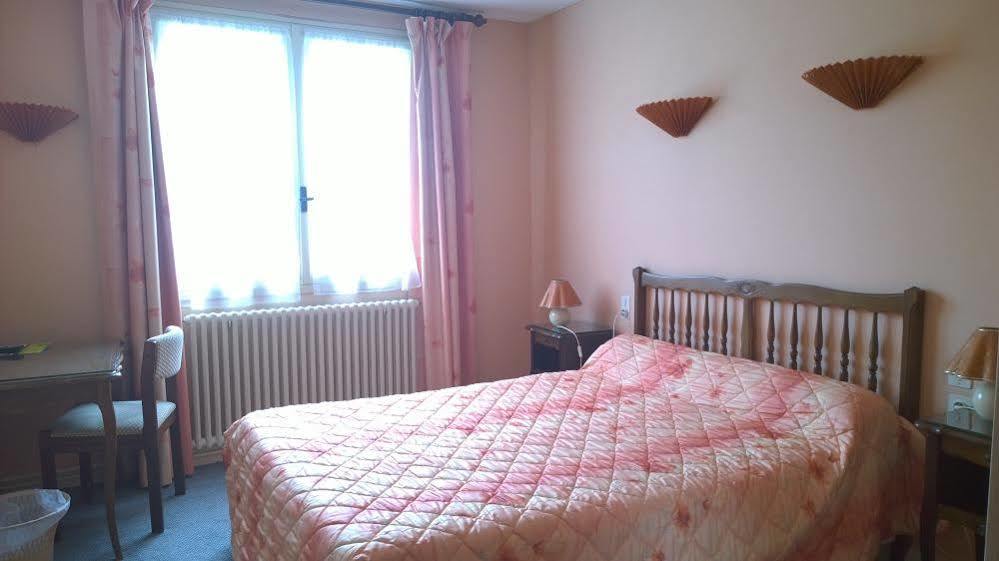 Logis Hotel Du Pont Neuf Le Veurdre Εξωτερικό φωτογραφία