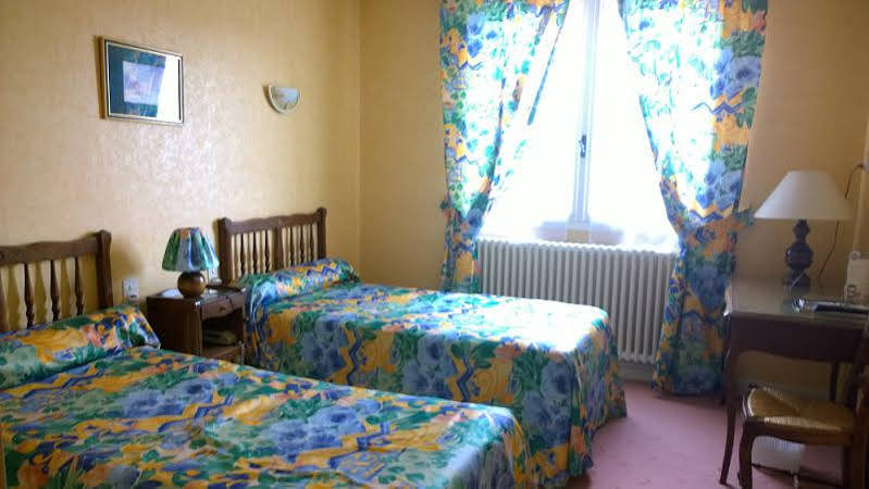 Logis Hotel Du Pont Neuf Le Veurdre Εξωτερικό φωτογραφία