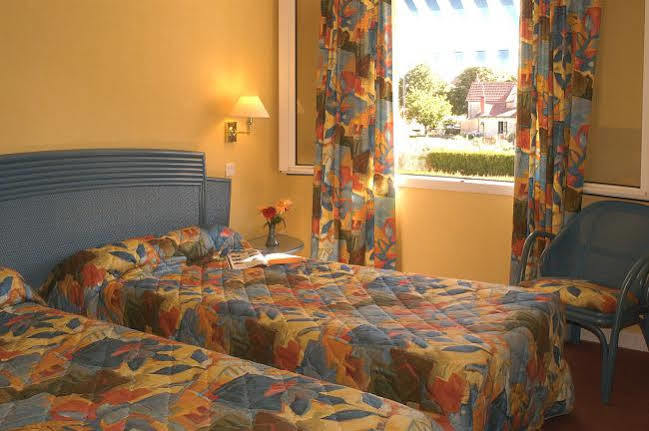 Logis Hotel Du Pont Neuf Le Veurdre Εξωτερικό φωτογραφία