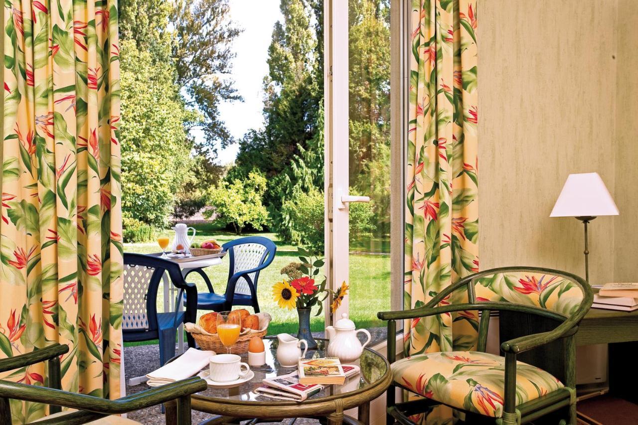 Logis Hotel Du Pont Neuf Le Veurdre Δωμάτιο φωτογραφία