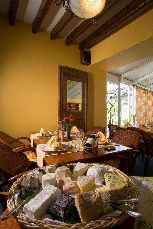 Logis Hotel Du Pont Neuf Le Veurdre Εξωτερικό φωτογραφία